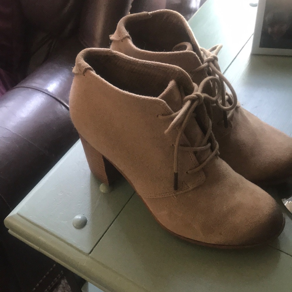 Tom’s booties with heel size 8